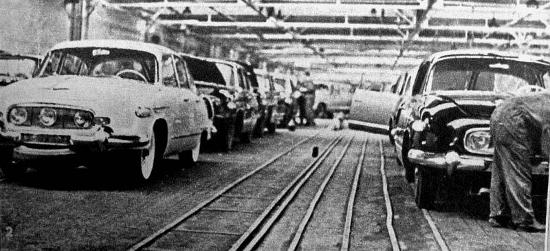 Vozy Tatra 603 před výstupní kontrolou