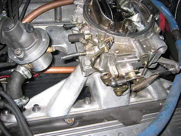 Edelbrock Performer 1404 on a Huffaker single-plane manifold