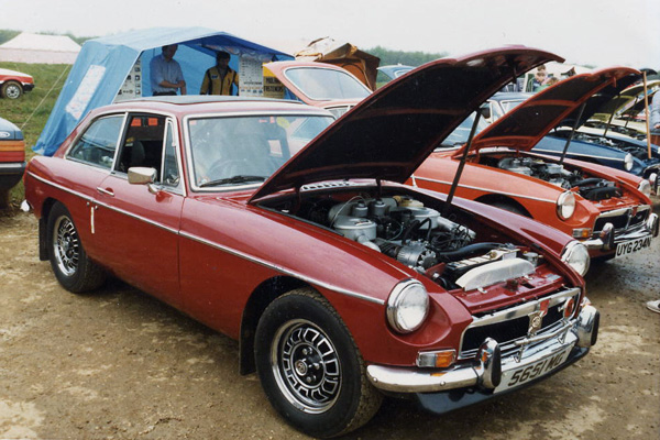 Ken Smith's MGB GT V8, at a V8 Register meet