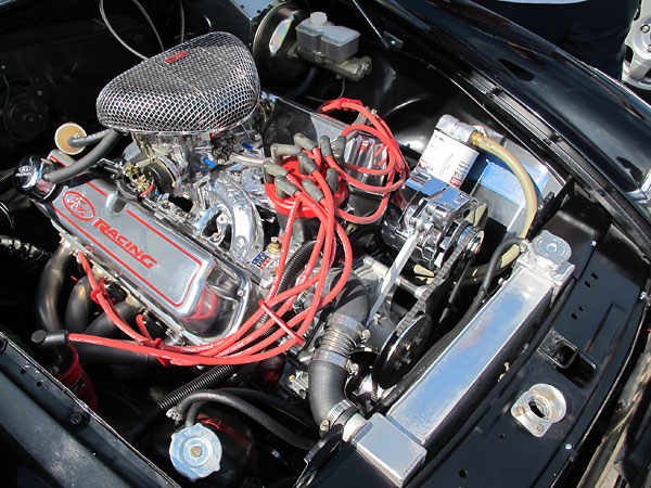 Edelbrock Performer RPM air gap, dual plane, polished aluminum intake manifold.