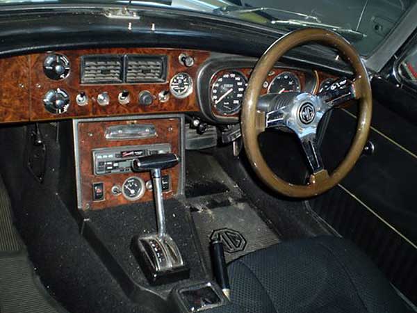 MGB woodgrain dashboard