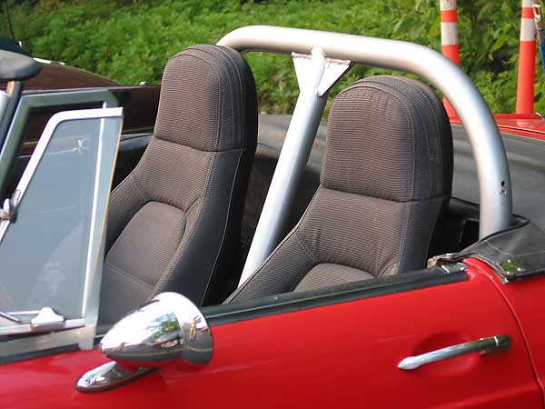 roll hoop and miata seats