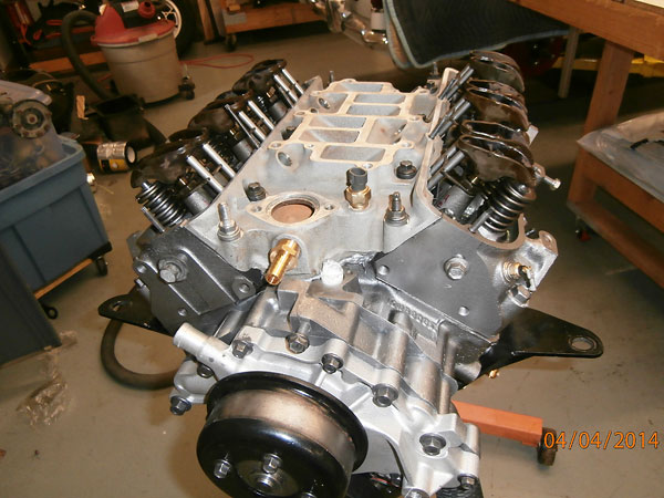 Installation of the intake manifold.