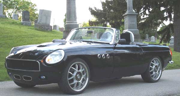 Dennis McIntyre's 1971 MGB from the side