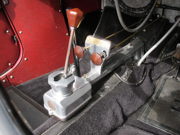 Lefthand knob controls idle speed. Righthand knob controls choke.