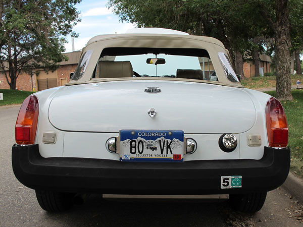 Zip out rear window.