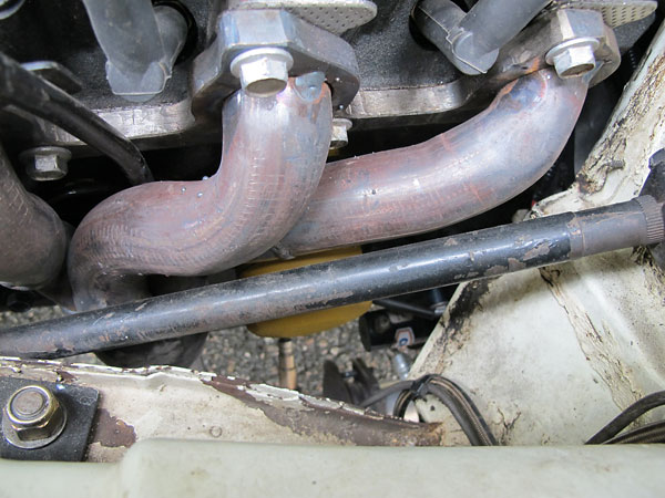 Hank custom fabricated his own tubular exhaust headers.