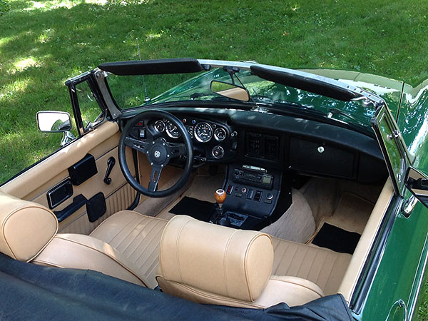 DIN mount stereo radio in center console. Door mounted speakers.