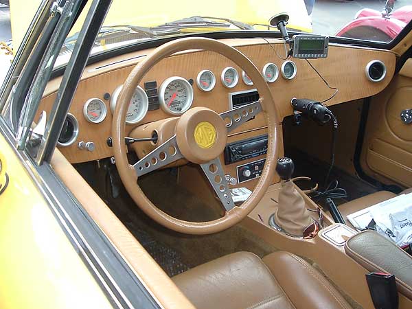 Anigre veneer over bending-plywood, spray-glued to 1977 dash