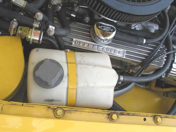 Volvo coolant pressure tank