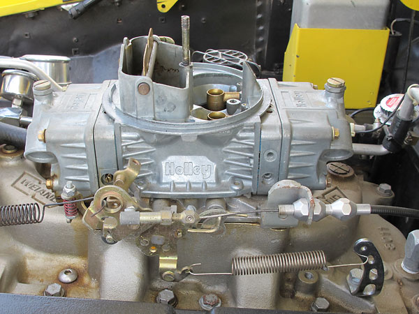 Holley Street Avenger 685cfm carburetor.