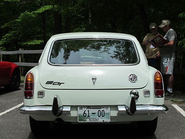 Two piece (split) rear bumpers were only fitted on North American market MGBs.