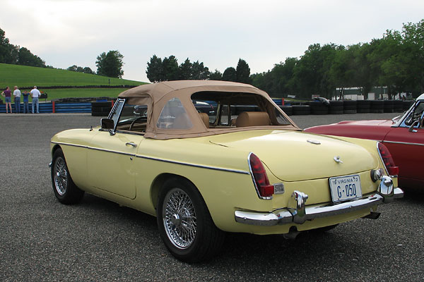 Solid red taillamps (circa 1962-1969).