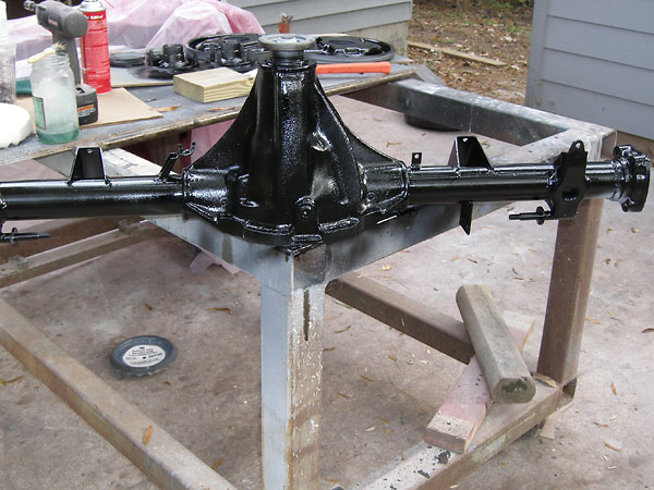 Later year models of the MG Salisbury axle have brackets for mounting an anti-sway bar.
