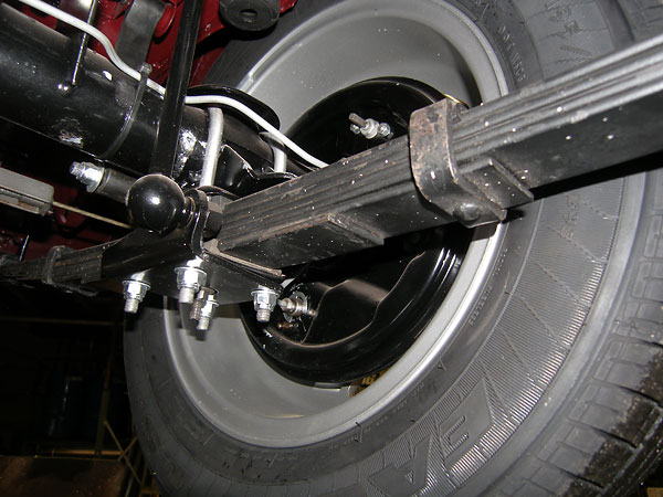 1 inch lowering leafsprings. Note the connecting link for a lever shock absorber.