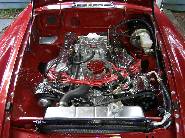 Edelbrock 600cfm carburetor.