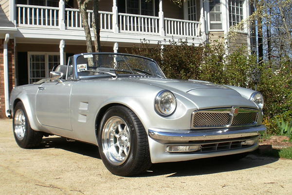 The Silver Lady: Mike Cook's 1980 MGB with Rover 4.0 V8