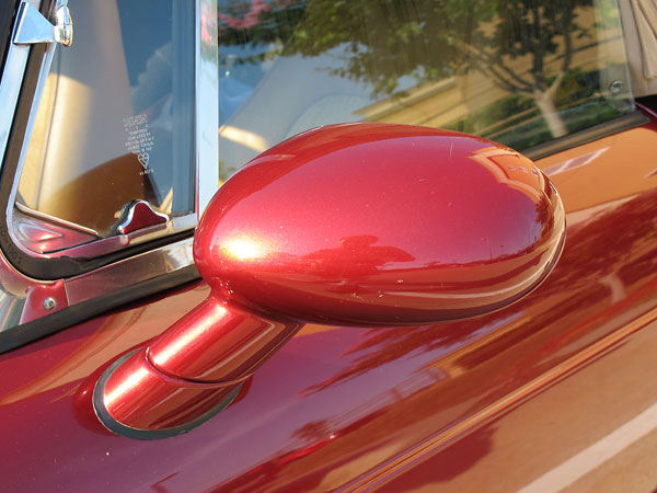 Chrysler Crossfire side view mirrors.