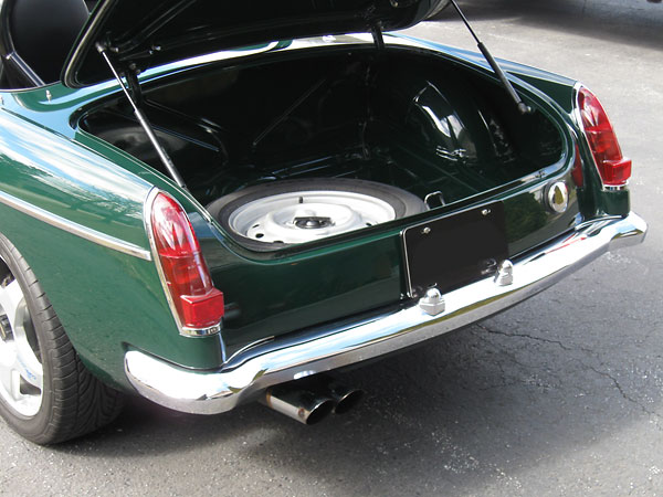 MGB boot struts