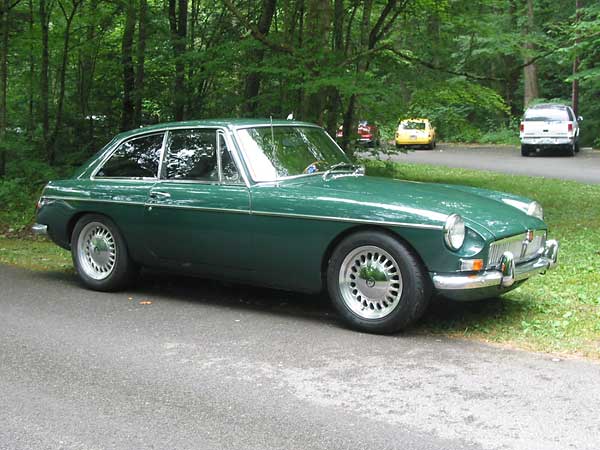 Robert Milner's 1967 MGB-GT with Rover/Buick 293cid V8