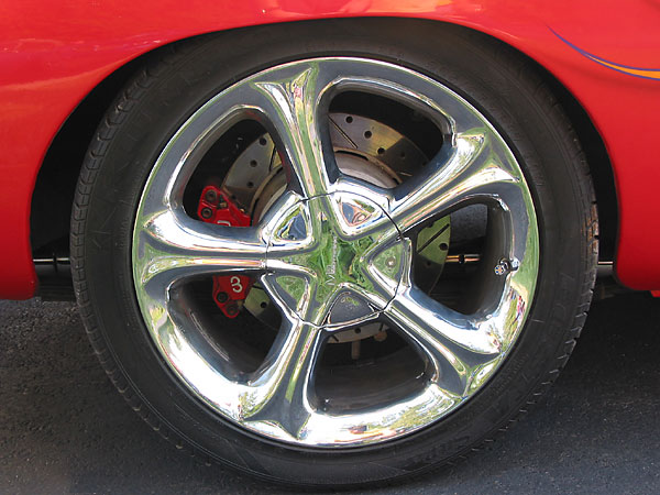 MB Motoring wheels, Pirelli tires