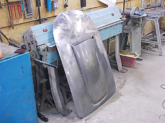 hood scoop has a 1/8 inch wire leading edge