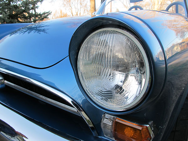 Ford Thunderbird style Series 4 Alpine (body color) headlight trim.