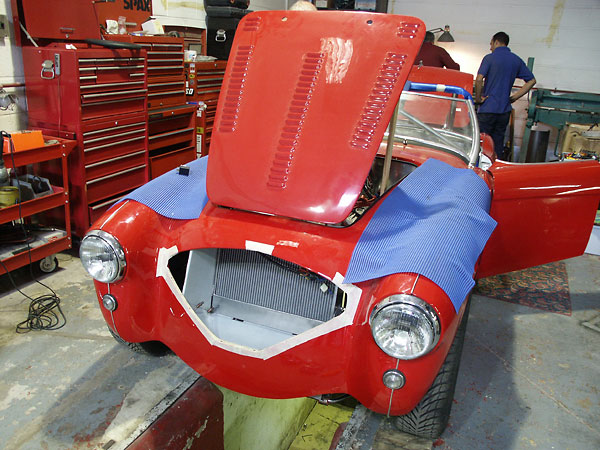 installing a louvered Austin Healey BN1 bonnet