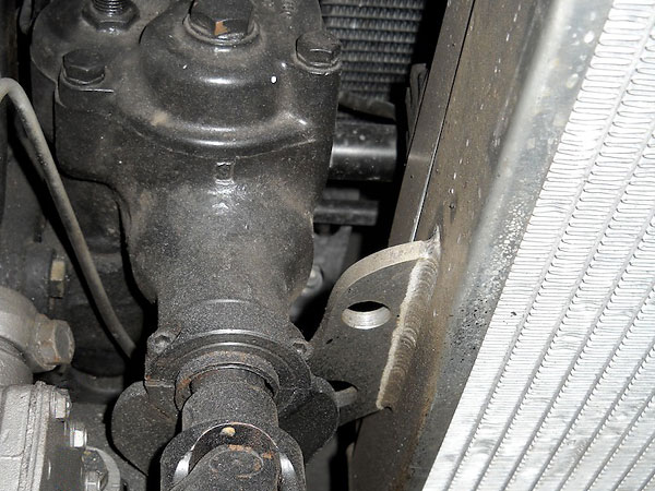 Rebuilt original cam-and-peg steering box. (Stock 15.0:1 ratio. 2.9 turns lock-to-lock.)