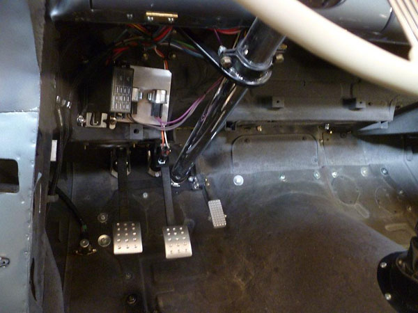 EZ Wiring wire harness with Mini Fuse fuseblock.