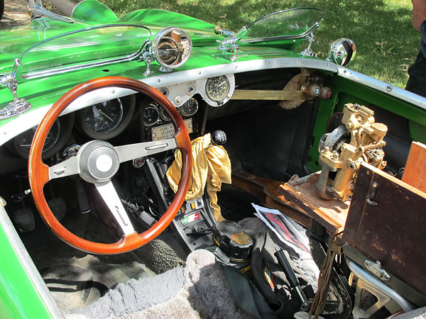 Alfa Romeo - Personal - steering wheel.