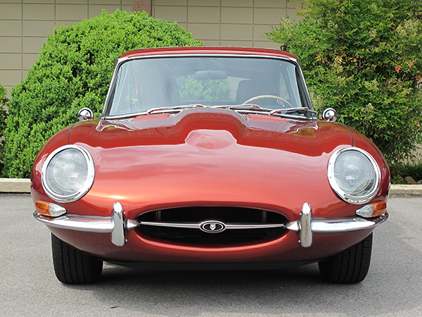 1967 Jaguar XKE 2+2 (front view)