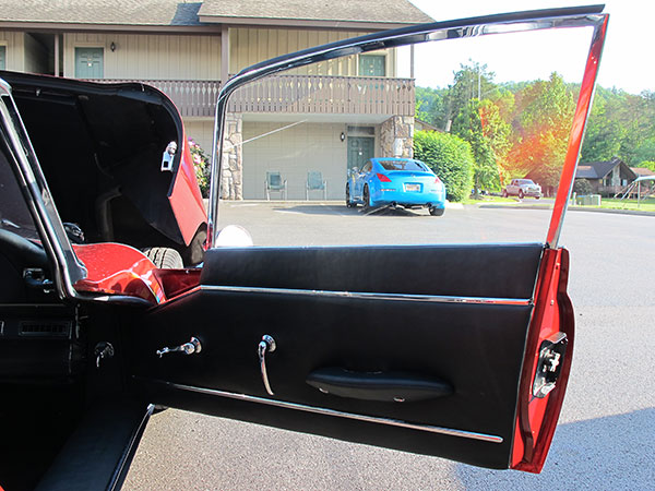 Jaguar XKE 2+2 door (interior).