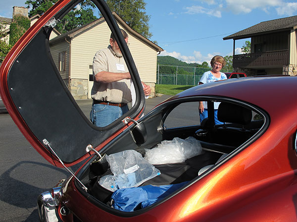 Jaguar XKE 2+2 tailgate (open).