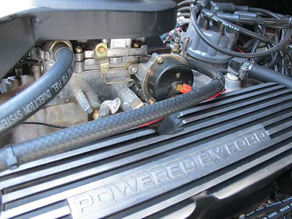 Edelbrock carburetor with electrical choke.