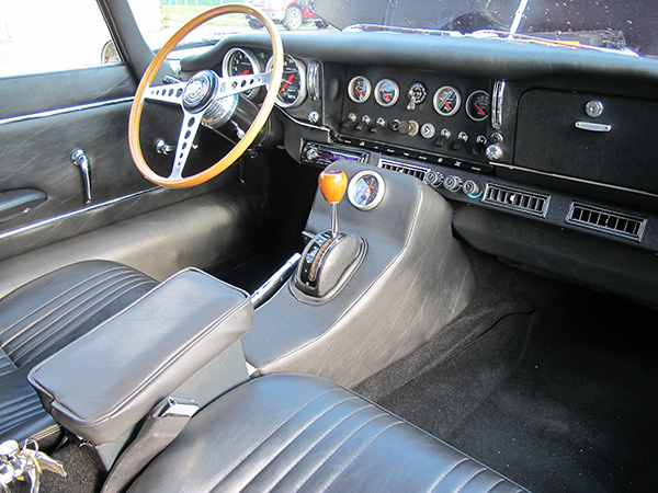 Gear selector for Ford (Lincoln) AOD transmission. Custom center console and armrest.