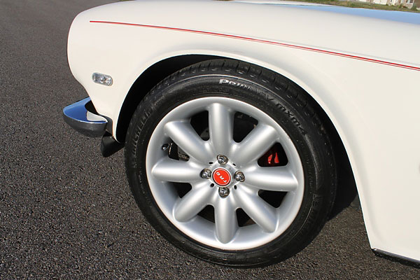 Mini Cooper 17-inch alloy wheels. Michelin Primacy P215/50R17 tires.
