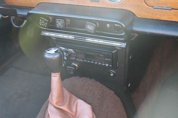 Only item saved from owner's first Triumph of 40 years ago: the shift knob.
