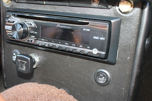 Pioneer AM/FM/CD/MP3 head unit. Heated seat switches.