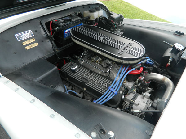 Edelbrock intake manifold. Holley carburetor.