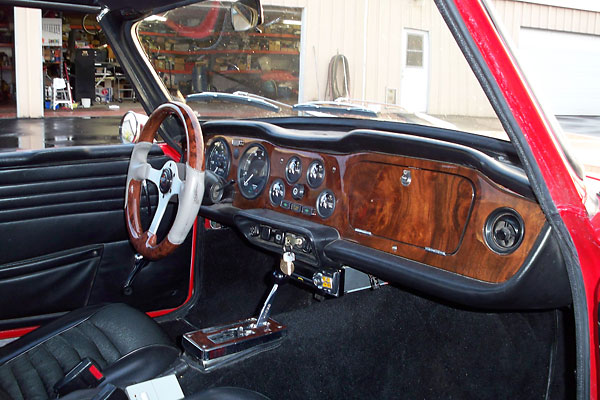 Triumph TR6 burlwood dash