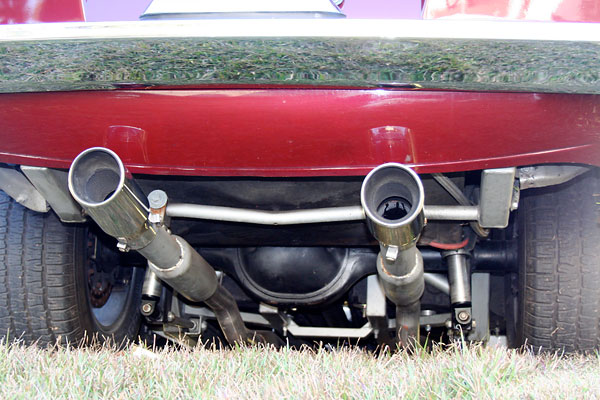 Ford 8 inch rear axle with Auburn limited slip differential.